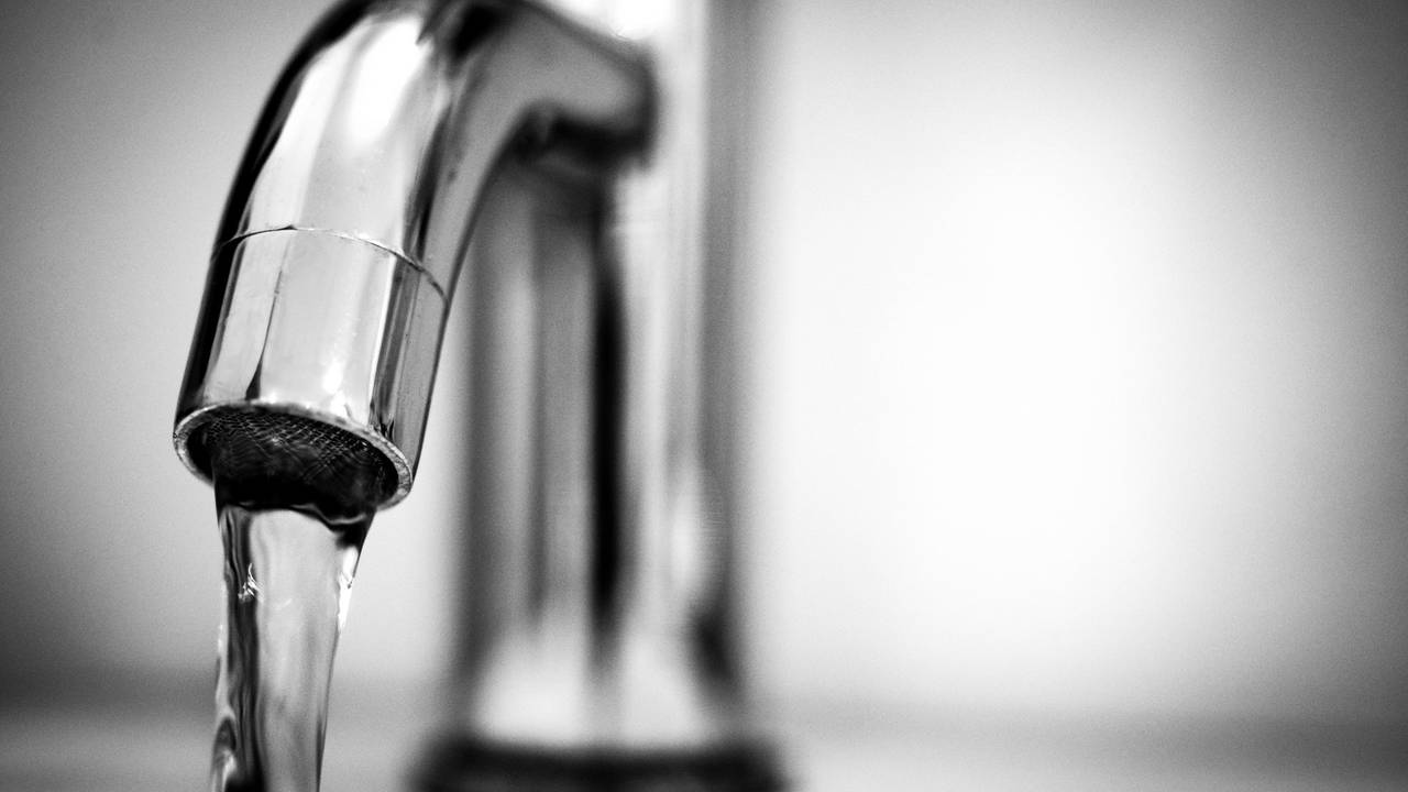water-tap-black-and-white-macro-615326.jpeg