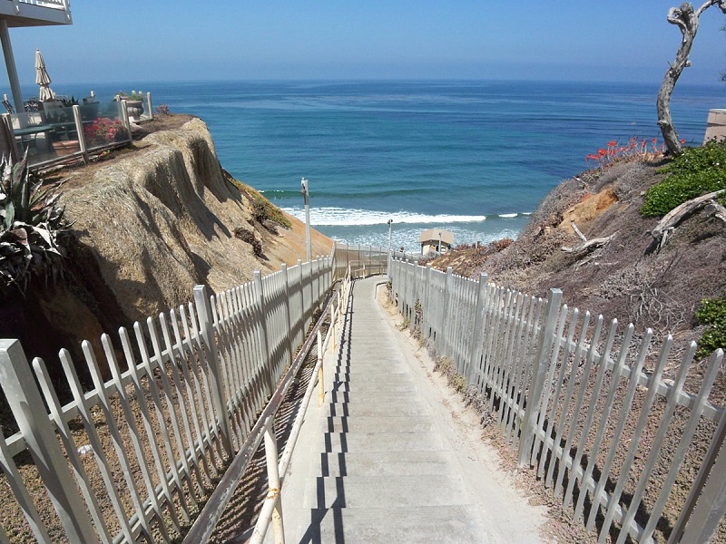 Stairs_to_beach_Solana_Beach.jpg