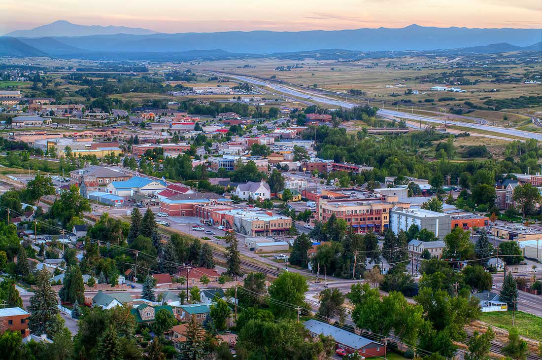 luxury-homes-castle-rock-colorado-views-across-the-plains-.jpg