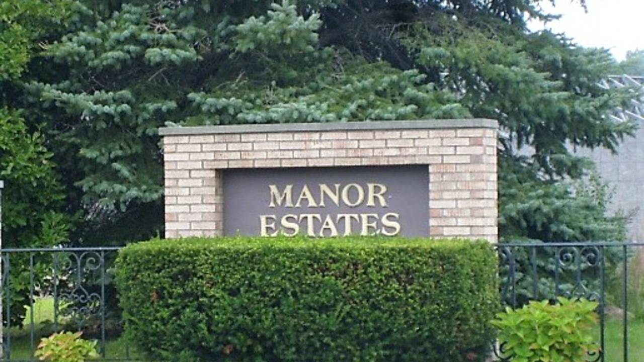 Manor_Estates_Entry_Sign.jpg