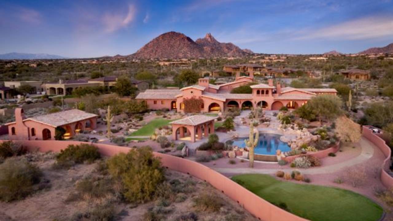 Scottsdale_home_with_guest_house.jpg