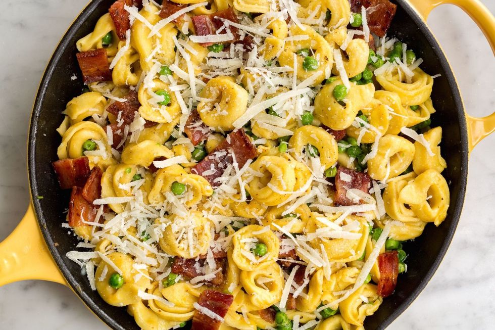 Cheese_Tortellini_with_Peas_and_Bacon.jpg