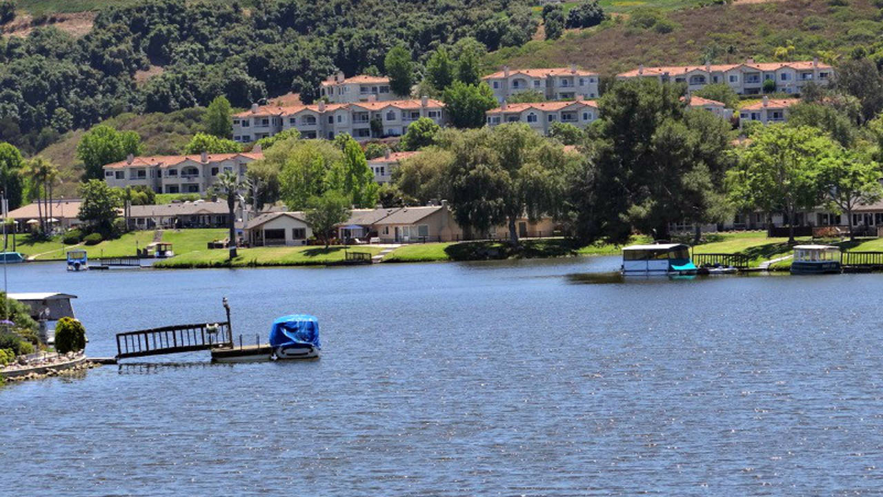 Lake_San_Marcos_in_San_Marcos.jpg