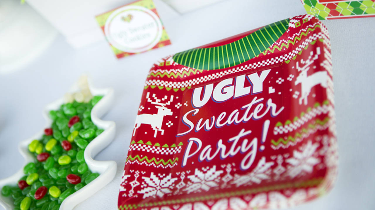 Ugly-Sweater-Party-Plates.jpg