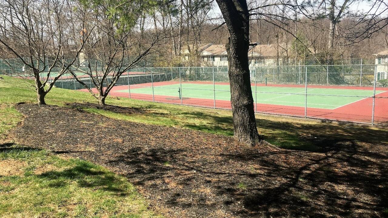 Tennis_Court.jpg