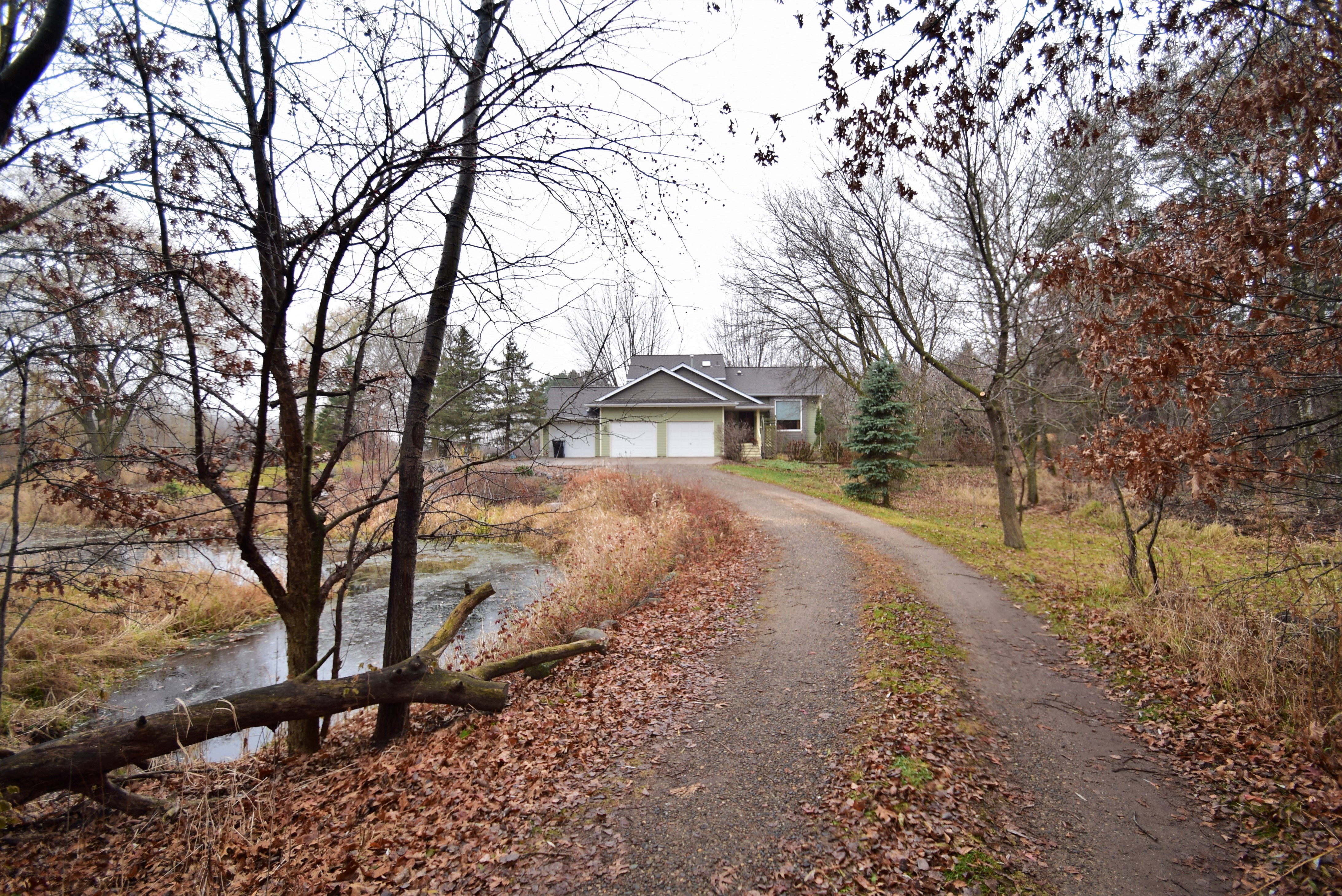Acreage_home_in_East_Bethel_with_a_moat.JPG