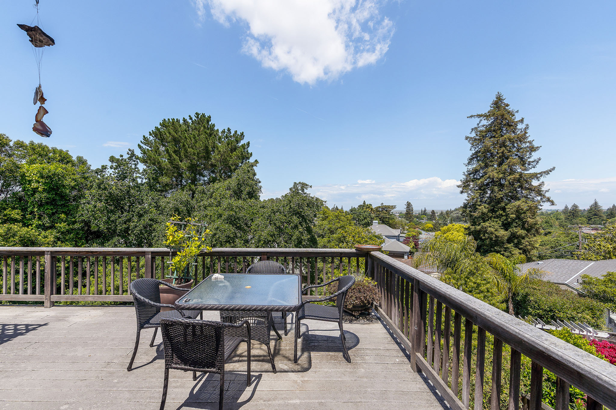 61_Hilltop-deck_with_table_and_view.jpg