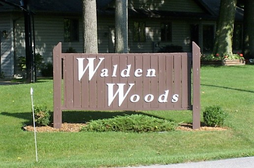 Walden_Woods_Entry_Sign.jpg