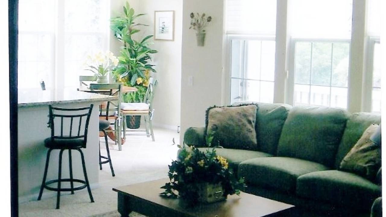 living_room_looking_into_dining_area.JPG