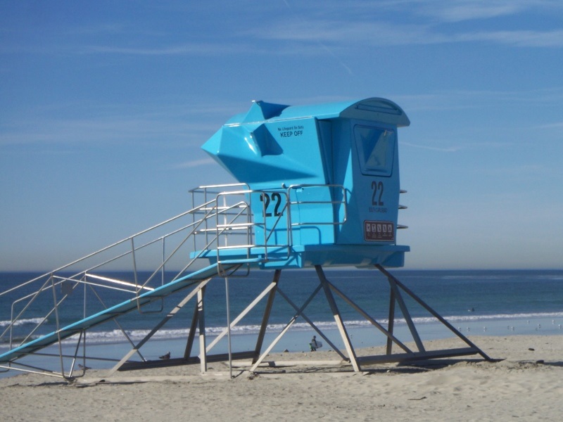 Lifeguard_shack_Carlsbad_State_Beach.jpg