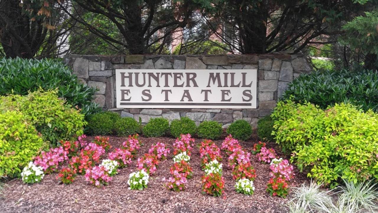 Hunter_Mill_Estates_Entrance.jpg