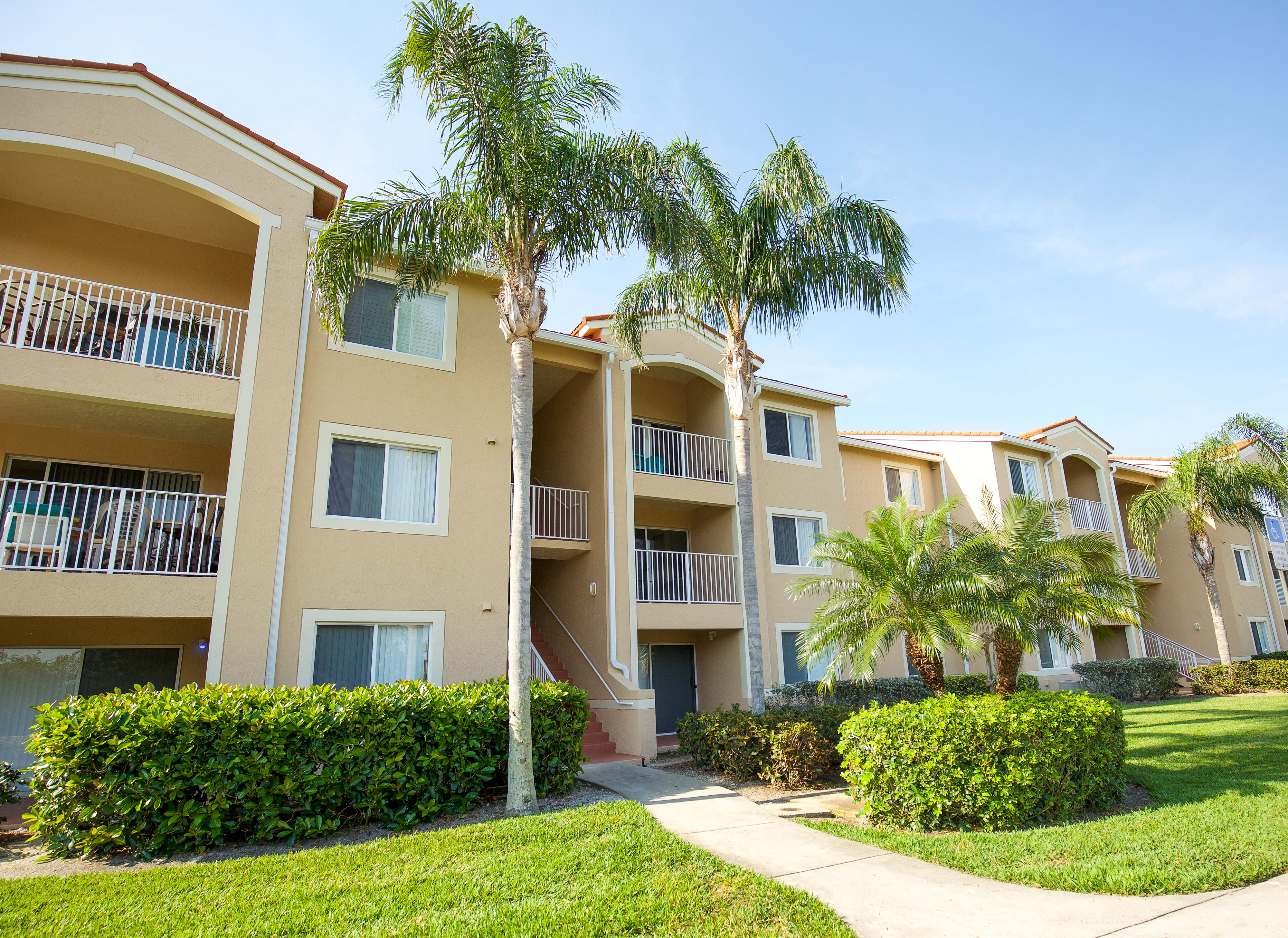 SOLD! LAGUNA OF VERO BEACH CONDO GATED VERO BEACH COMM