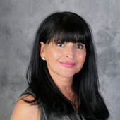 Nellie Nungaray (Realty ONE Group)