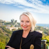 Paula Knauft, Coastal Luxury Homes Specialist (Berkshire Hathaway HomeServices California Properties)