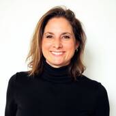 Kelly McGovern,                  Working with Kelly is a good move (Realty Concierge International)