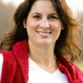 Kelly McGovern,                  Working with Kelly is a good move (Realty Concierge International)