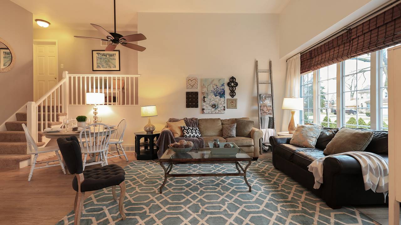 04_1117NKnight_165_LivingRoom_HiRes.jpg