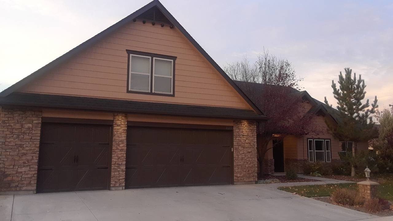 Maple_Pointe_Front.jpg