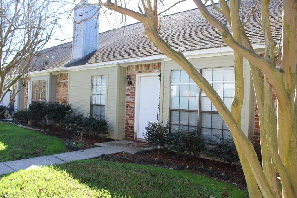 HOLLY RIDGE TOWNHOUSES 12421 Coursey Blvd