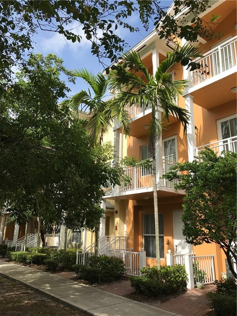 The Village at SailBoat Bend. Luxury rent Downtown