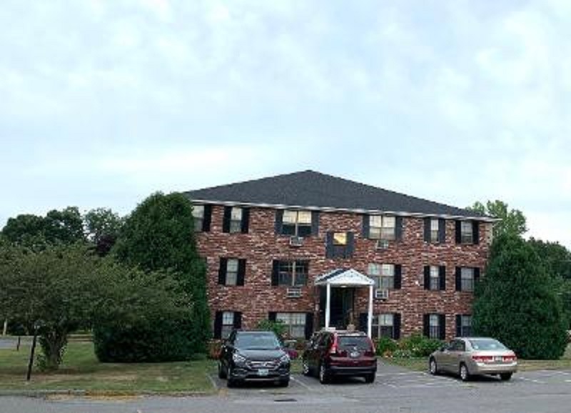 NEW LISTING 2 Bedroom Condo in Plaistow NH Only 149,90
