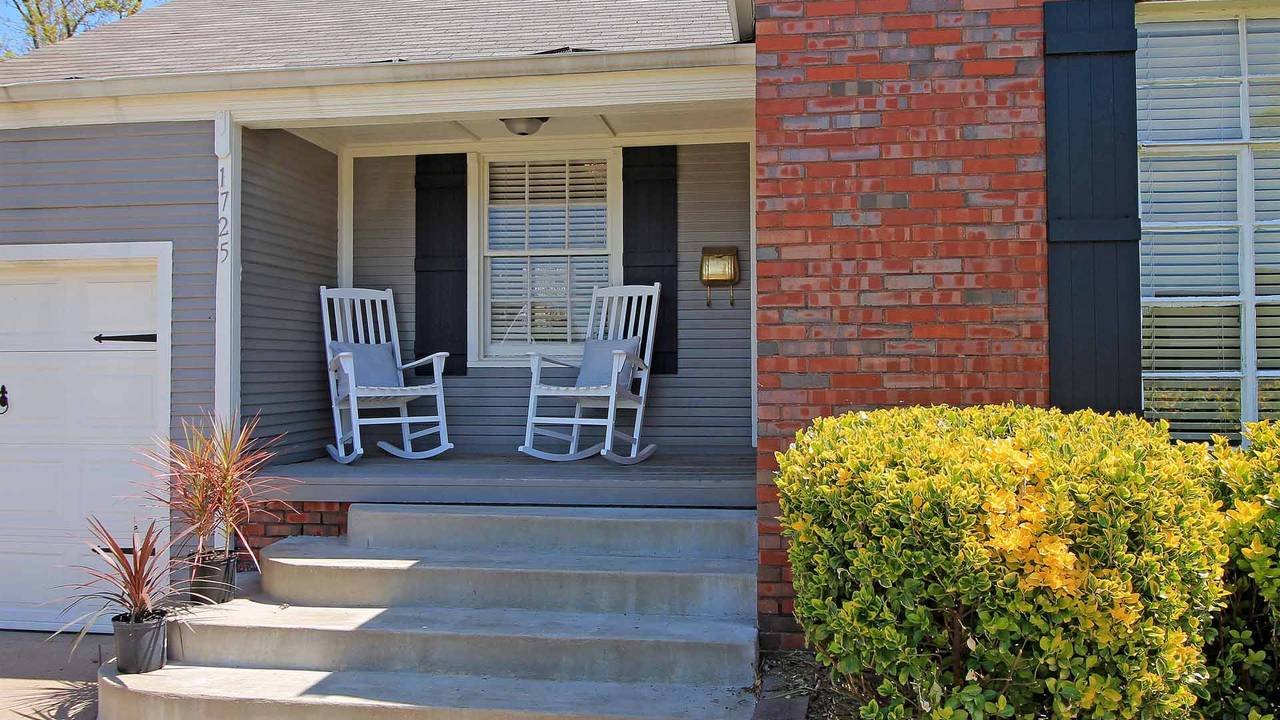 2_front_porch_steps.JPG