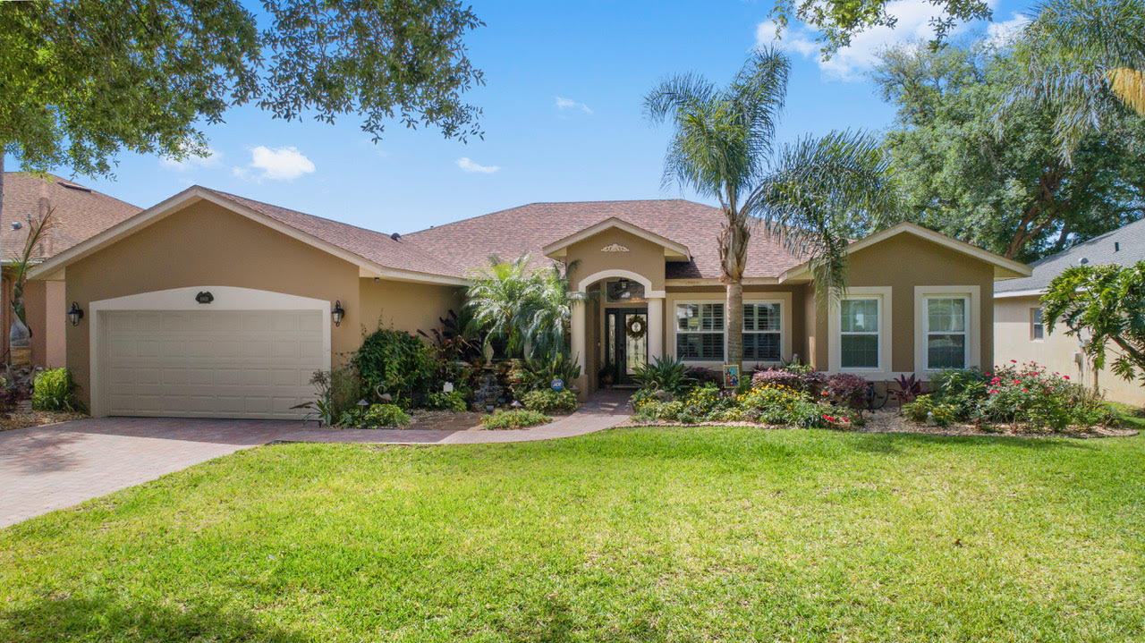 Pool Home Under Contract in Clermont FL