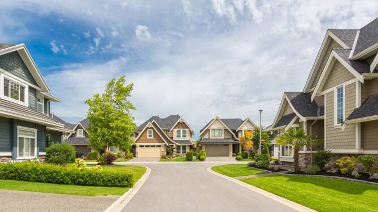safe-neighborhood-checklist-before-buying-a-home.jpg