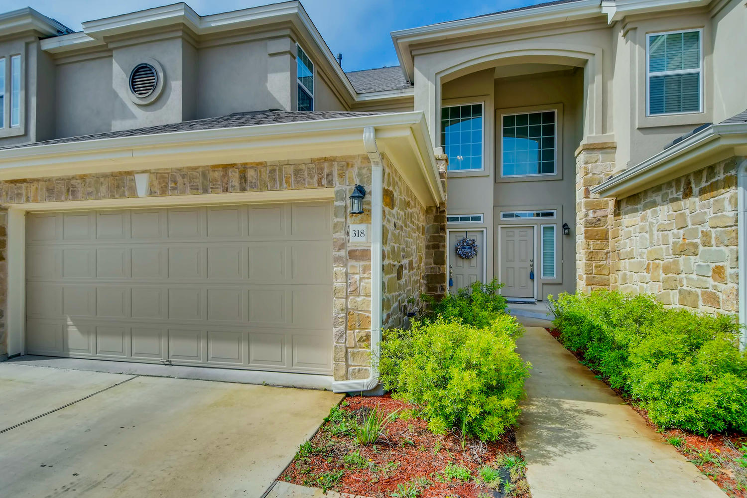 Beautiful condo in Bella Terra