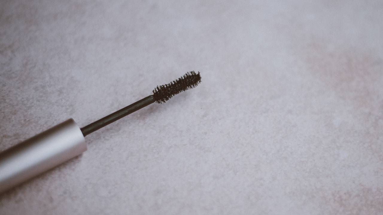 how-to-get-mascara-out-of-your-carpet.jpg