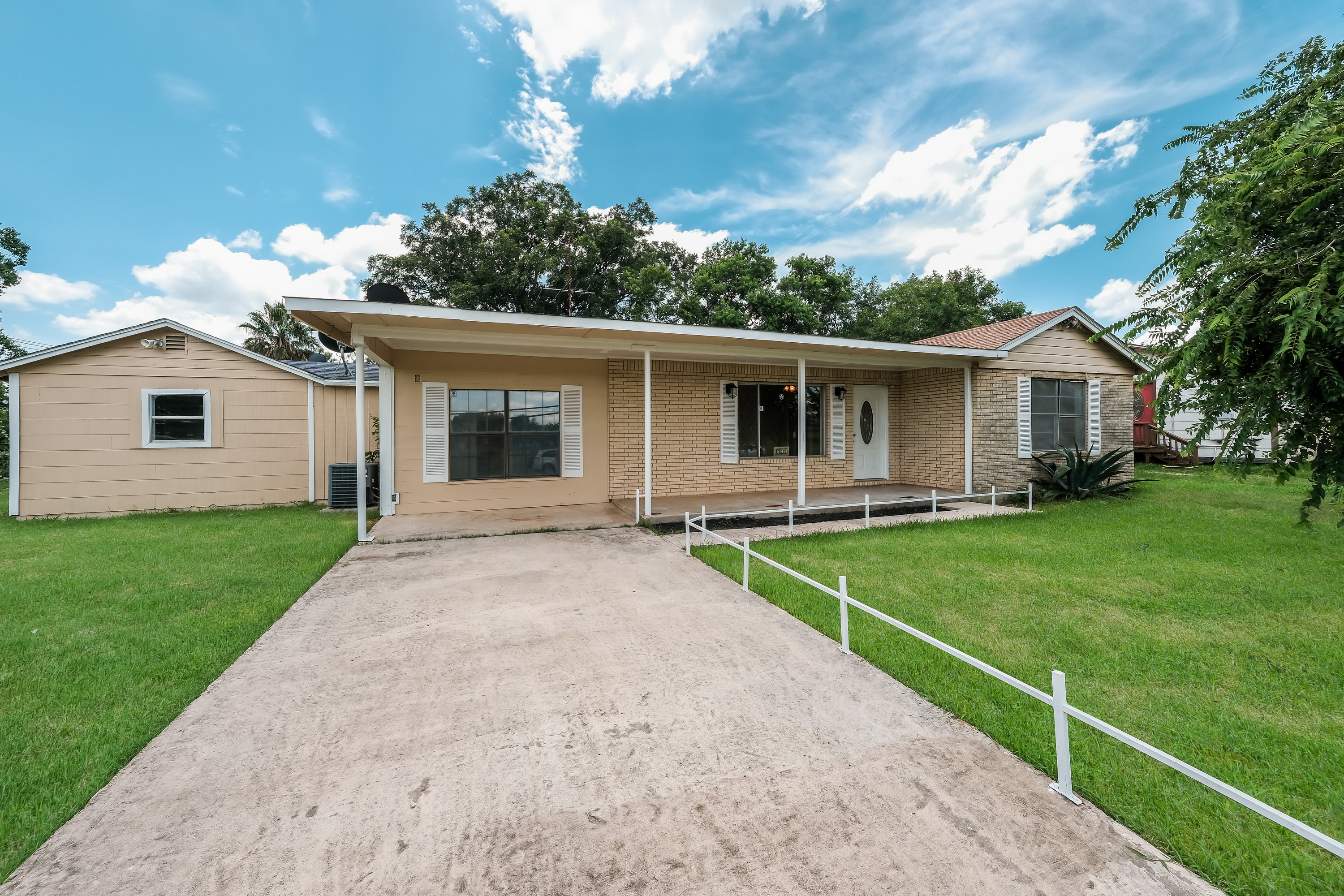 Home for Sale 1109 Sixth St, Floresville TX