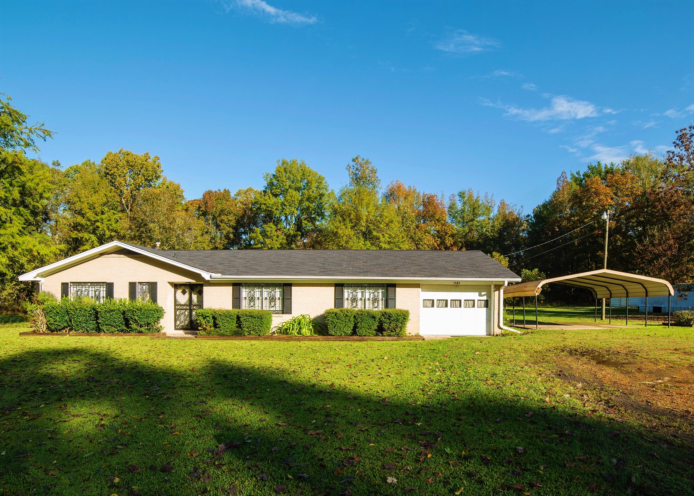 NEW LISTING 1506 Louisville St. Starkville, MS 39759