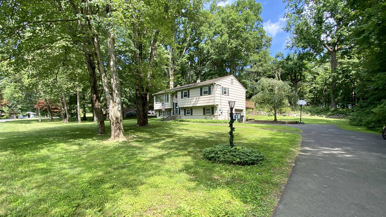 home_for_sale_47_benson_dr_danbury_ct_0.jpeg
