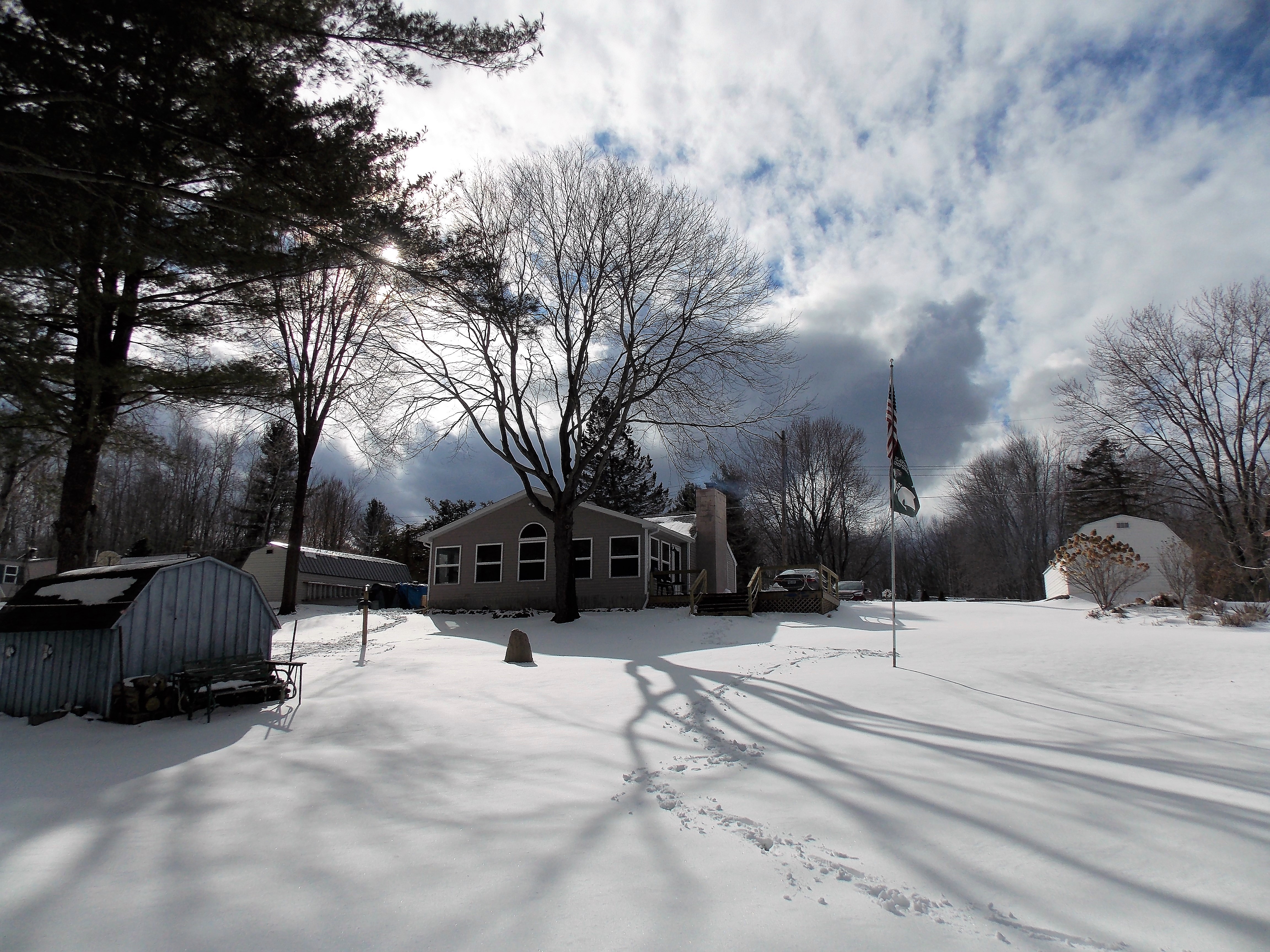 Wixom Lake Home in Beaverton, MI 48612