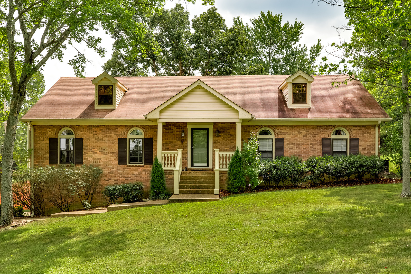 Brentwood Under 400K! 5677 Oakes Dr. Brentwood, Tn 3702