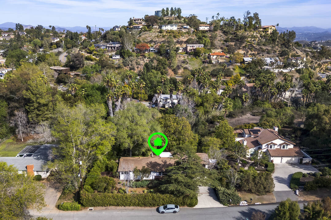 4485_Monahan_Rd_La_Mesa_CA_91941_-_Mt_Helix_-_Glen_Henderson_(2).jpg