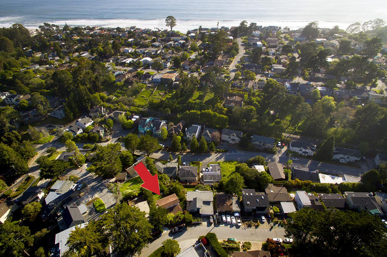 3 Bedroom Home in Rio del Mar Walk to Hidden Beach!