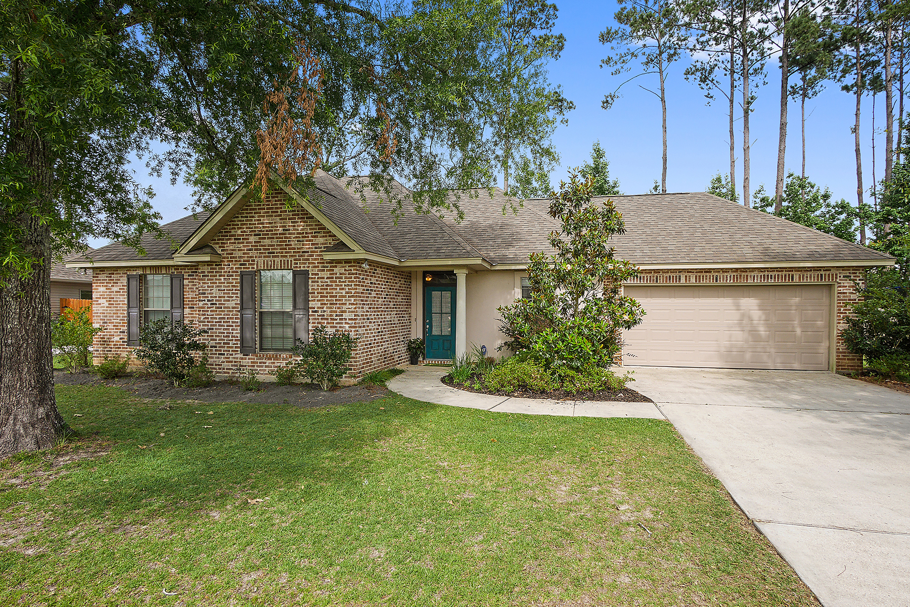 Lovely immaculate home – 128 Faye Daye Dr, Madisonville
