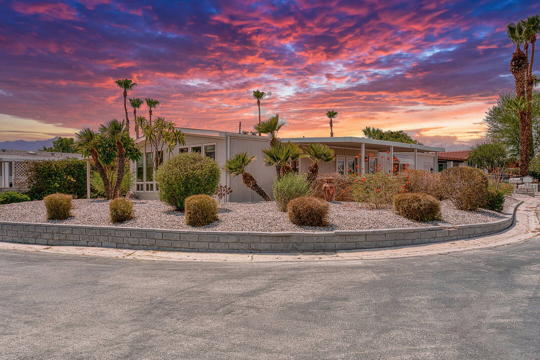 38445-Desert-Greens-Dr-W-PalmDesert-000_1.jpg