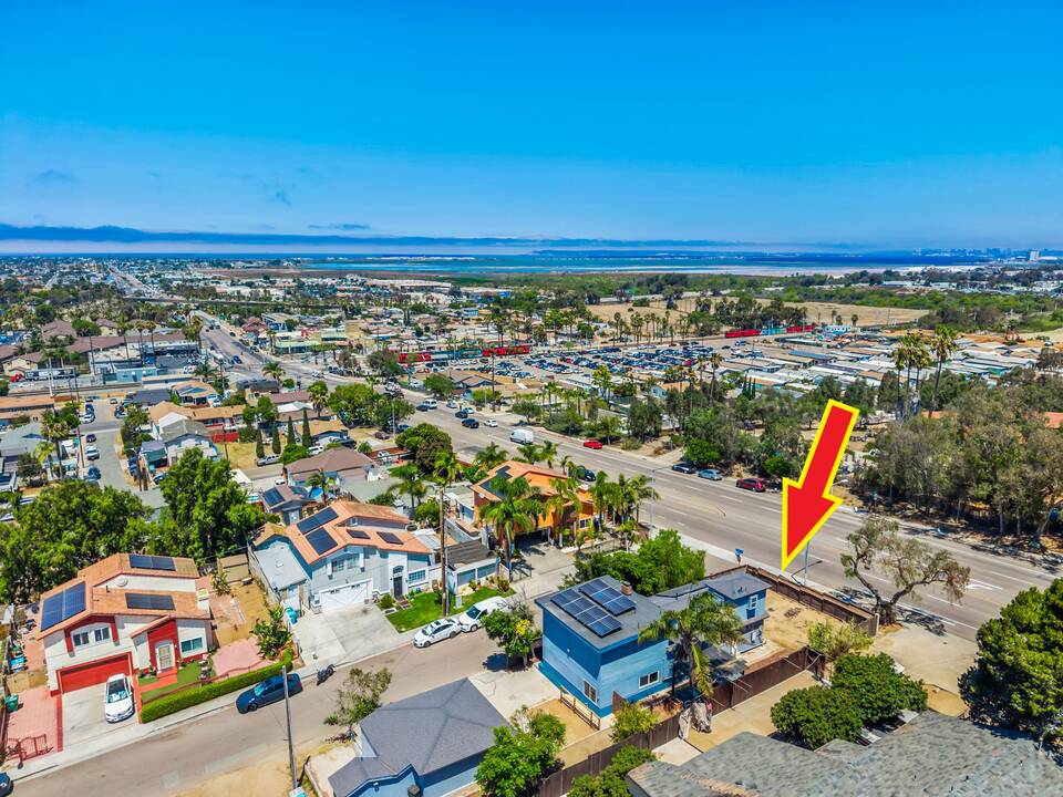 4-web-or-mls-2431-palm-ave-arrow.png