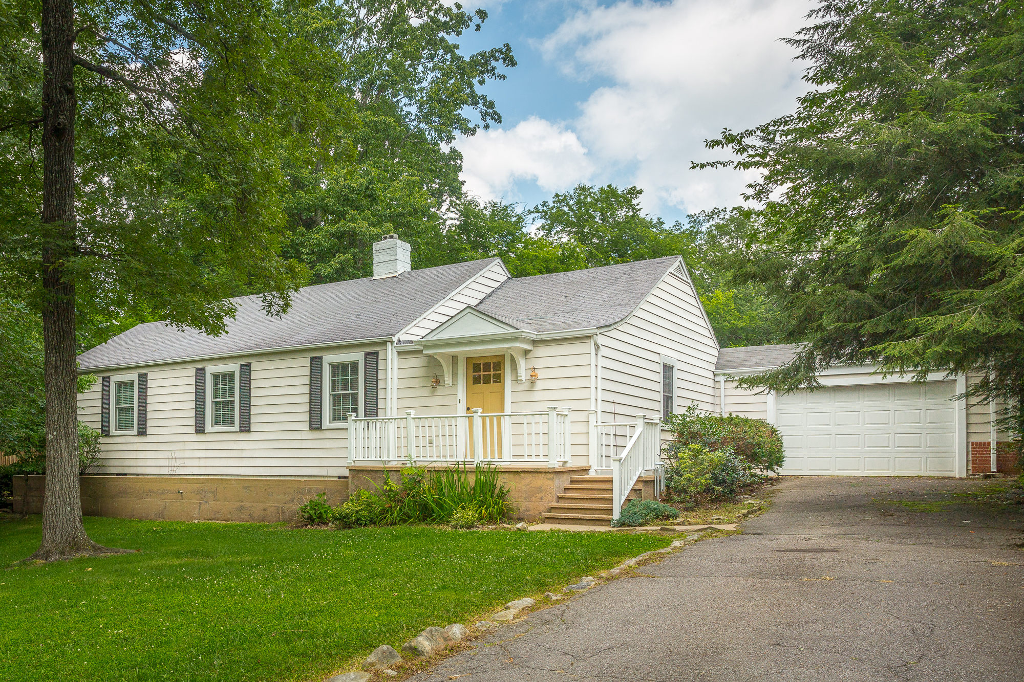 to 7 Irving Place, a charming cottage atop Look