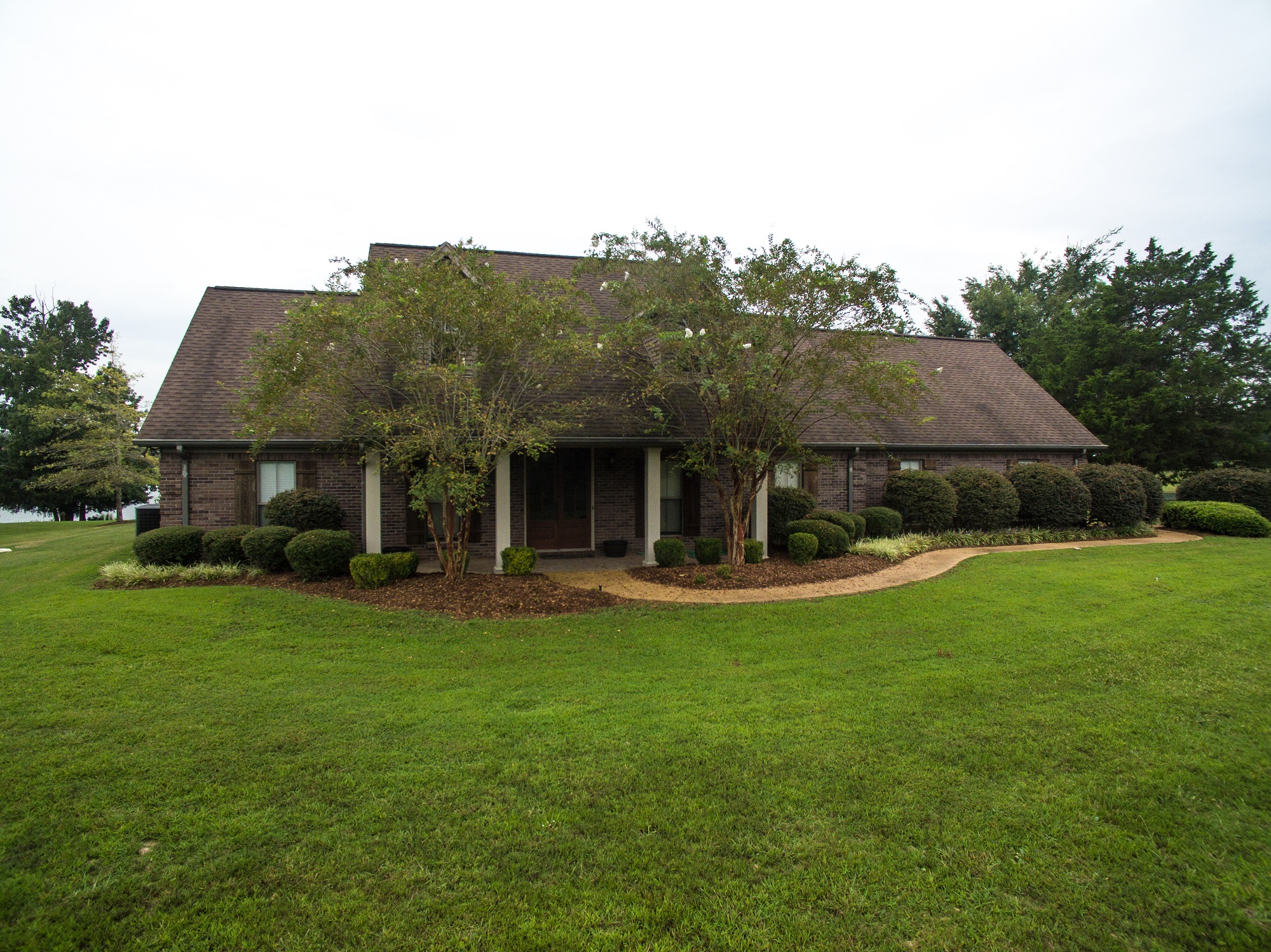 NEW LISTING 742 West Briar Lake Starkville, MS 39759