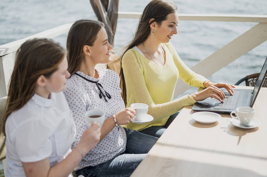 5_Reasons_Why_Your_Next_Real_Estate_Team_Power_Meeting_Should_Happen_on_the_Water.jpg
