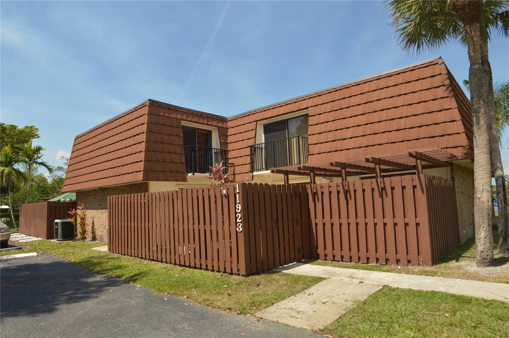 A Village at Lake Pine 3/2.5 Townhome SOLD in Davie!