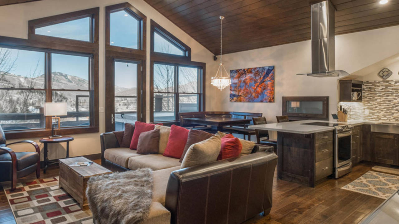 2650-East-Deer-Valley-Dr-Unit-large-001-1-2650DeerValleyDrive30301-1500x1000-72dpi.jpg