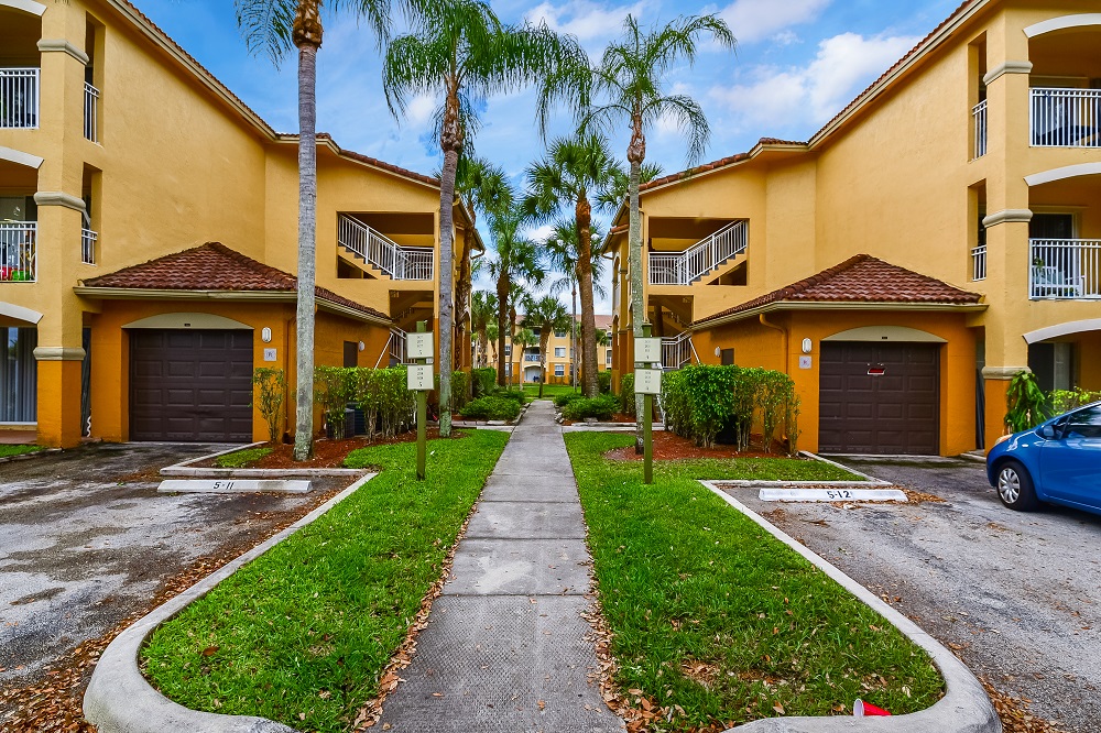 A Rarely Available 3/2 Condo FOR SALE in Pembroke Pines