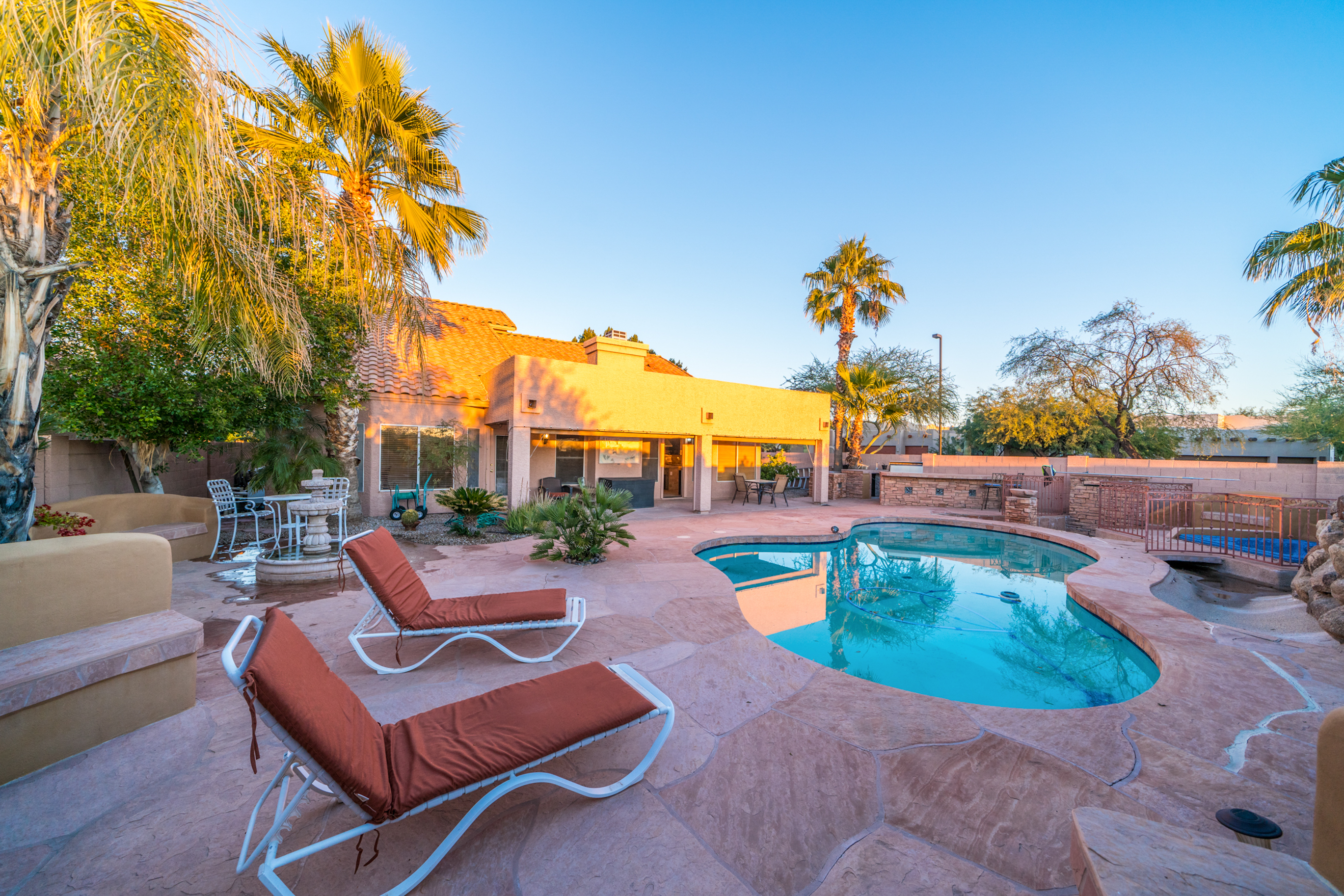 3 Bed 2.5 Ba Open Floorplan Home w/ Loft & Pool In Mesa