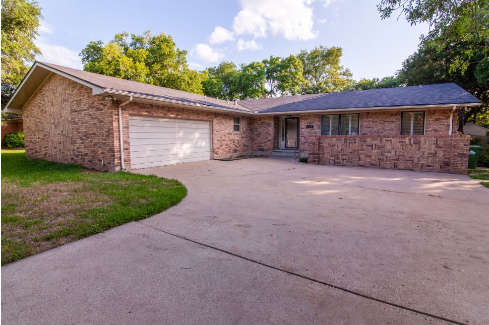 Beautiful home in Midway Hills