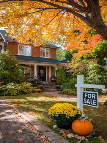 halloween_home_with_for_sale_sign.jpg