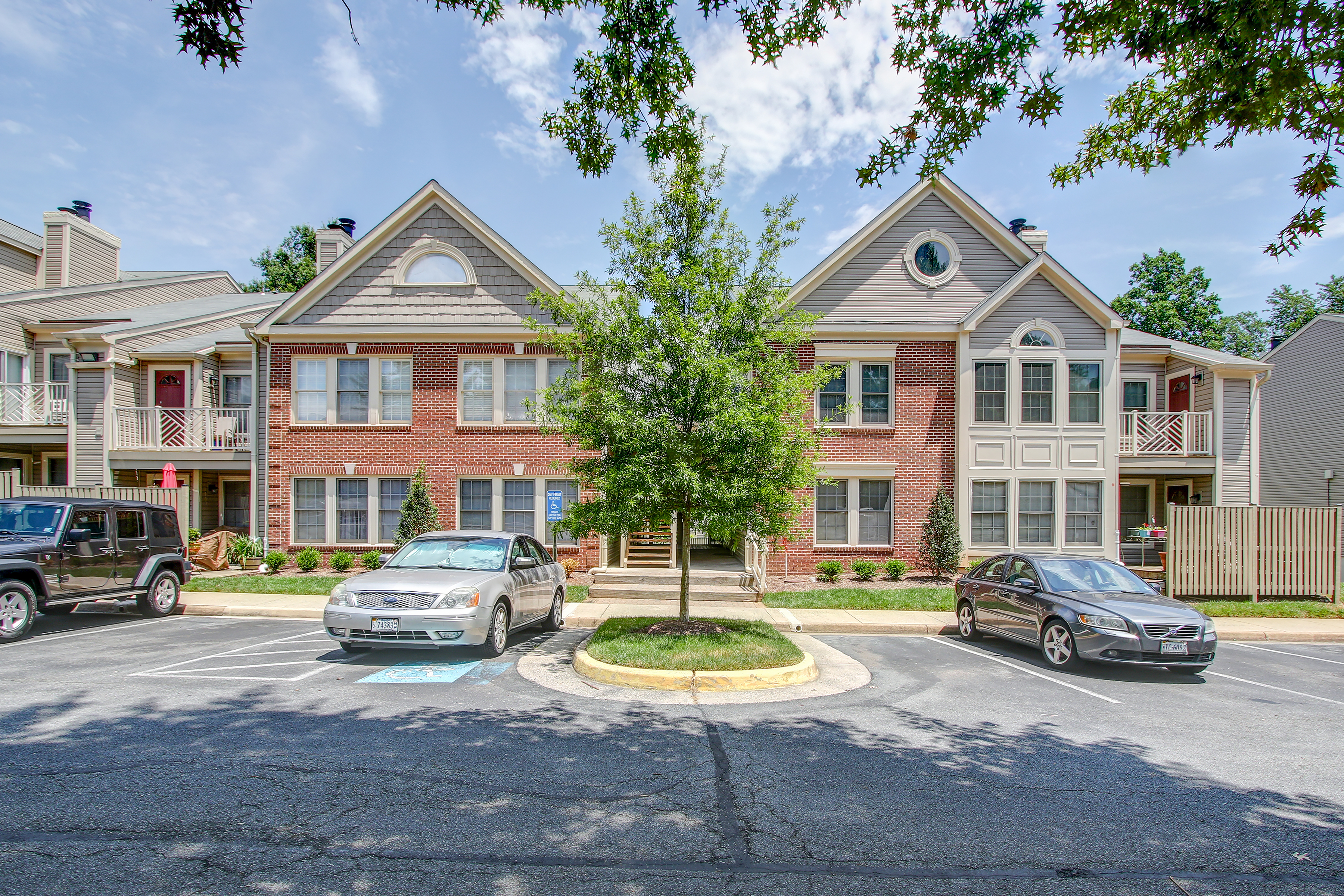 Oxford House 12010 Ridge Knoll Dr 603B, Fairfax, VA 220